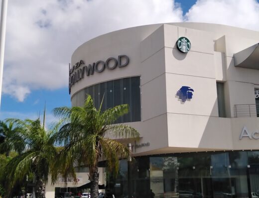 Aeroméxico Cancun Plaza Hollywood