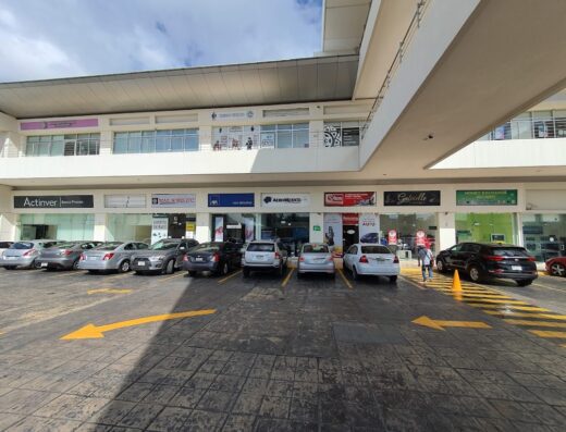 Aeroméxico Cancun Plaza Hollywood