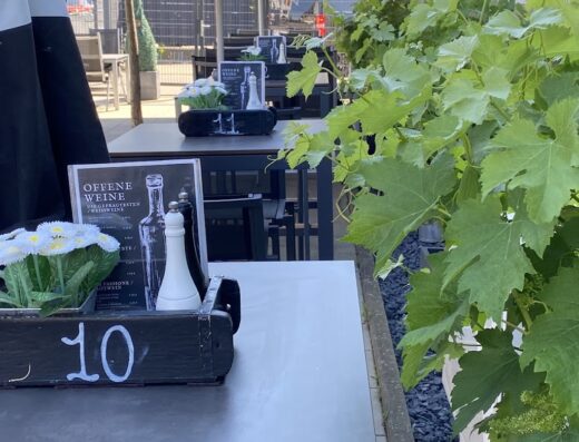 Italy Foodworld italienischer Supermarkt und Restaurant