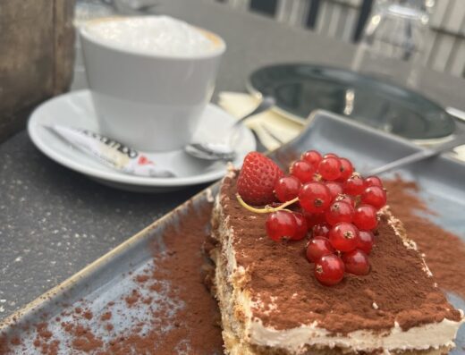 Italy Foodworld italienischer Supermarkt und Restaurant