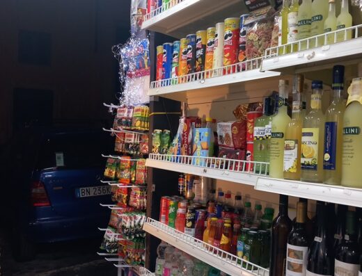 Mini market