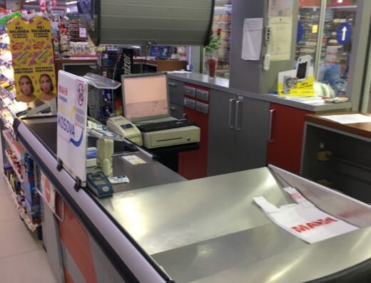 Maxi Supermarket 18