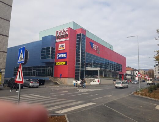 Crvena jabuka market