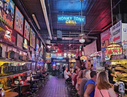 Robert’s Western World