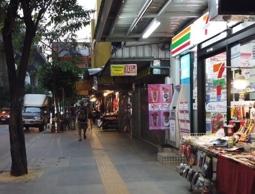 7-Eleven (Soi 7) 09080