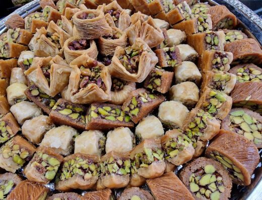 Baklavita Sweets & More حلويات ومكسرات سوريه فاخره فرانكفورت